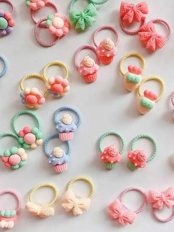 Kit de 30 Moñitas con Motivos de Flores Pastelitos y Moños