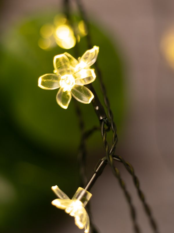Tira de Luces Led Decorativas en Flores y Bolitas de 4 Mts