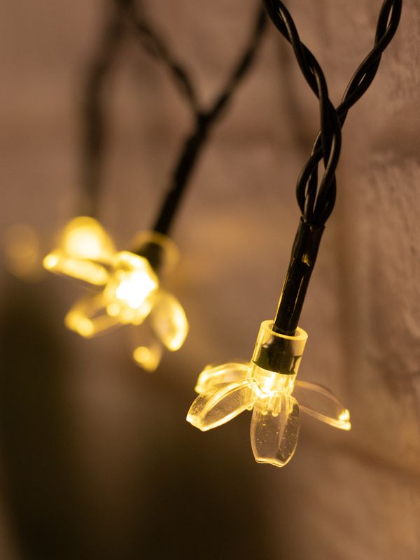 Tira de Luces Led Decorativas en Flores y Bolitas de 4 Mts