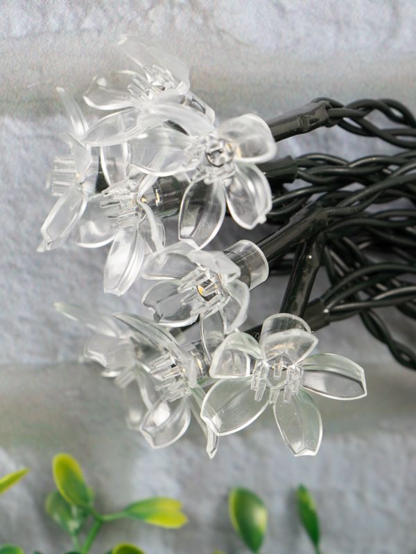 Tira de Luces Led Decorativas en Flores y Bolitas de 4 Mts