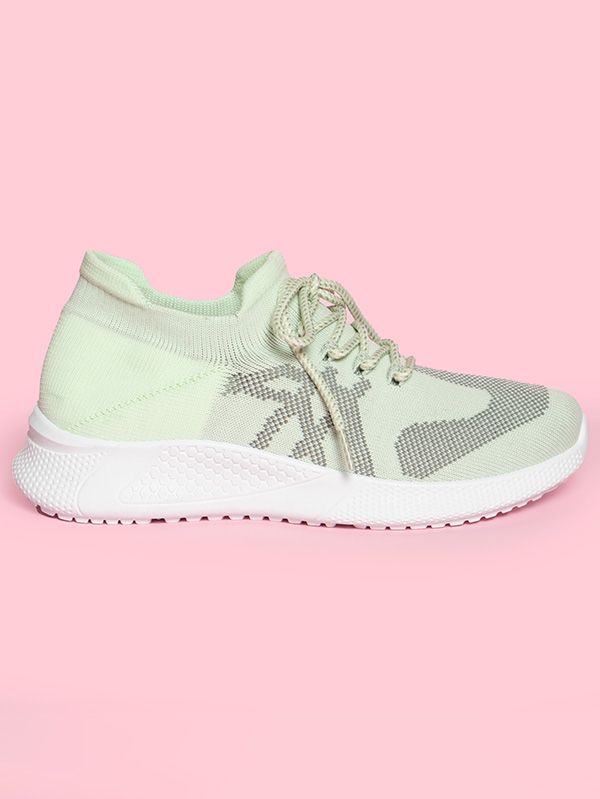 Tenis de dama estilo zapatillas con diseño CA14