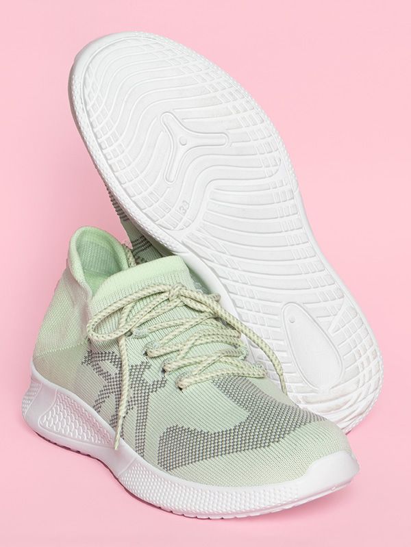 Tenis de dama estilo zapatillas con diseño CA14