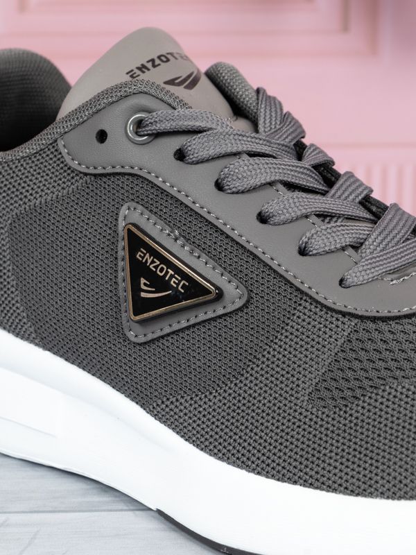 Tenis Triangle Shield estilo Sport E20W