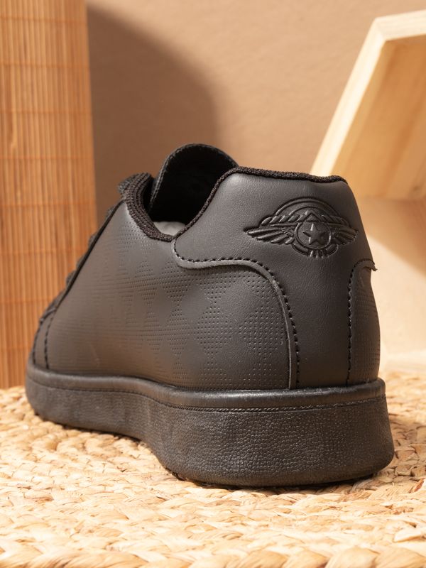 Zapatilla estilo urbano con Diseño en Rombos PU18
