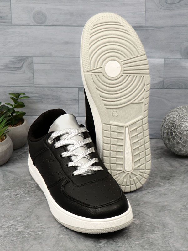 Zapatilla Retro Urbana con Diseño Grabado PU19