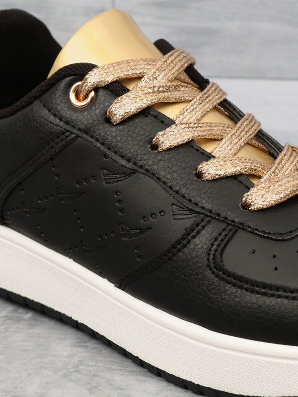 Zapatilla Retro Urbana con Diseño Grabado PU19