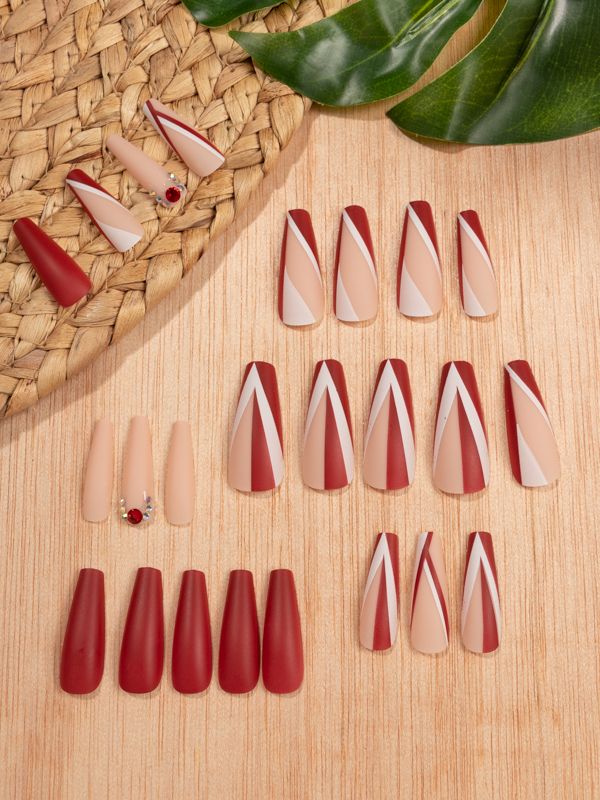 Uñas Reutilizables Artificiales Con Líneas y Detalle De Pedrería Z399