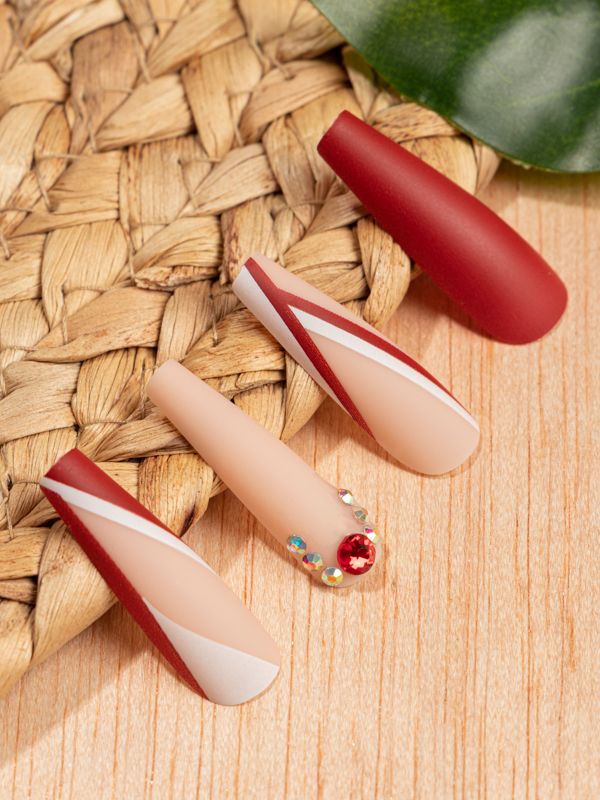 Uñas Reutilizables Artificiales Con Líneas y Detalle De Pedrería Z399
