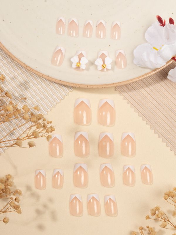 Uñas Artificiales Reusables Diseño Francés Triangular con Moño XZ073