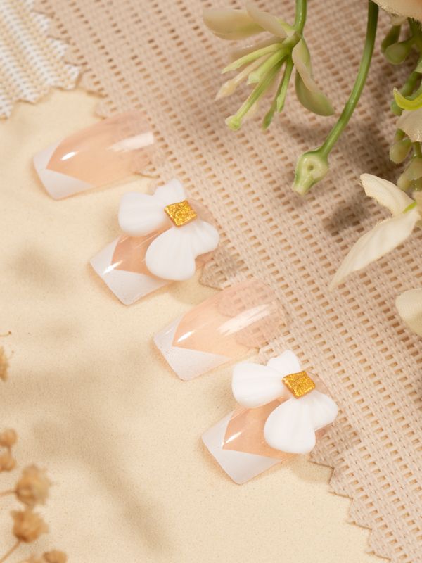 Uñas Artificiales Reusables Diseño Francés Triangular con Moño XZ073