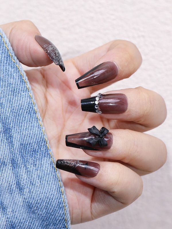 Uñas Artificiales Reusables Color Oscuro con Moño y Pedrería XZ154