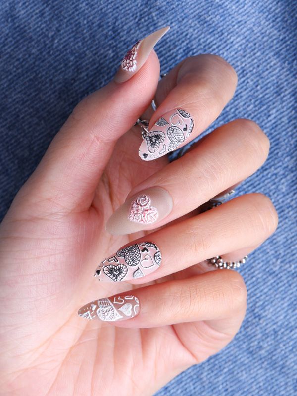 Uñas Falsas Reutilizables Diseño Corazones con Relieve XZ167