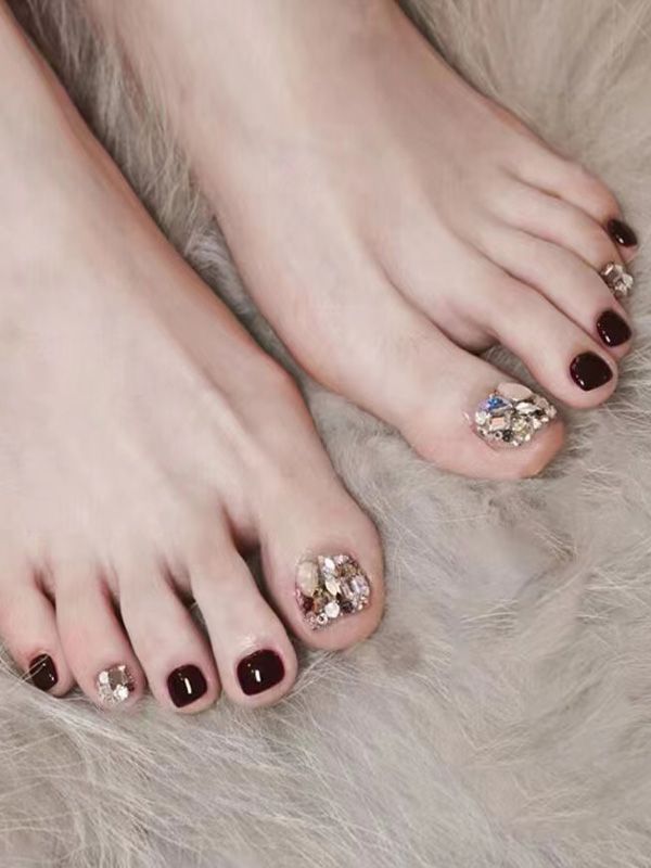 Uñas Postizas para Pies Diseño Vinotinto y Dorado con Pedrería XZ172