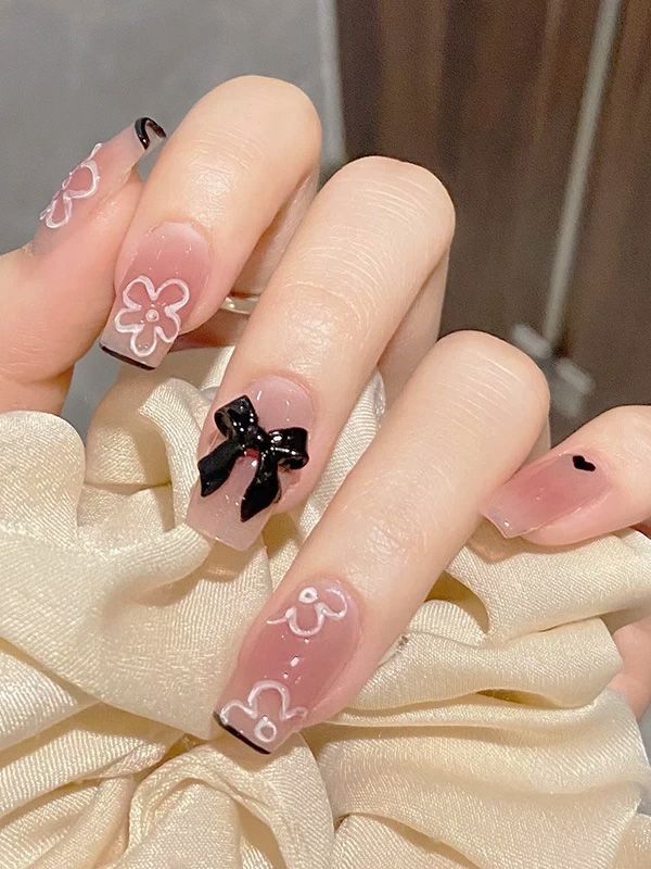 Uñas Falsas Reusables Decorado Francés Floral con Moño Z303