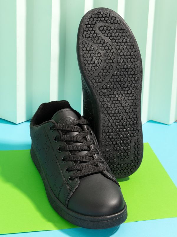 Zapatilla con letras Grabadas estilo Urbano PU18M