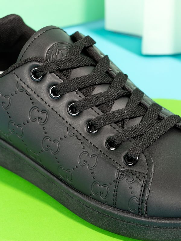 Zapatilla con letras Grabadas estilo Urbano PU18M