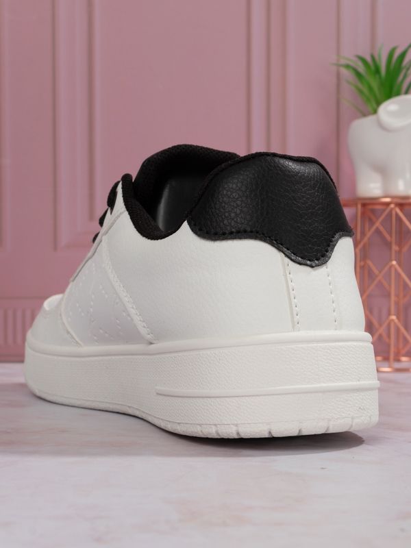 Zapatilla Retro Urbana con Diseño Grabado PU19