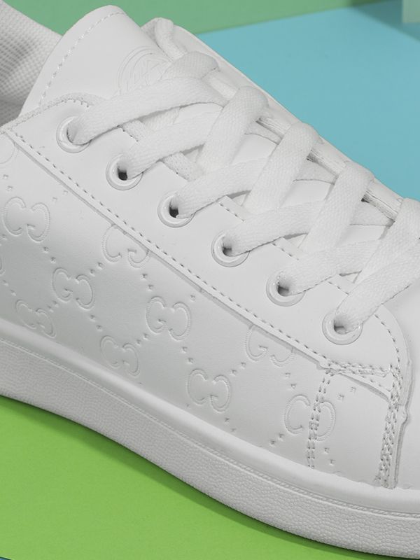 Zapatilla con letras Grabadas estilo Urbano PU18M