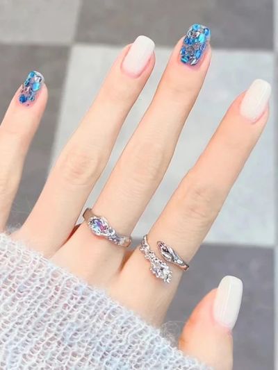 Uñas Reutilizables Sintéticas Blanco Con Manchas Azules R427