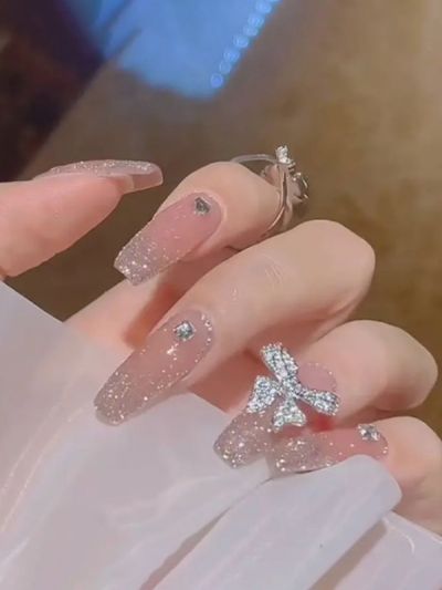 Uñas Sintéticas Reusables Con Escarcha Y Moños Plateados Z174