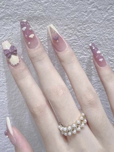 Uñas Acrílicas Reusables Diseño en V con Corazones y Moños Z128